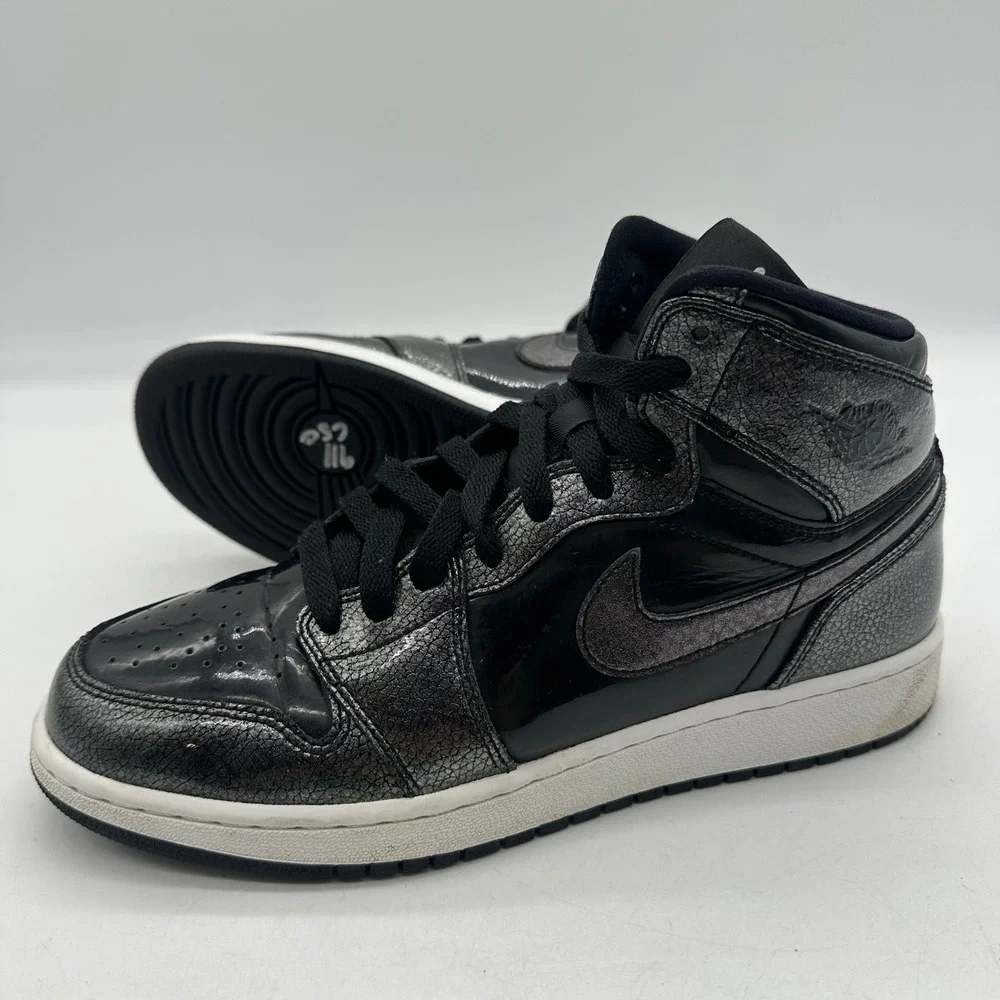 Nike 705300-017 Youth Size 6.5Y Air Jordan 1 Retro High GS Black Patent Shoes